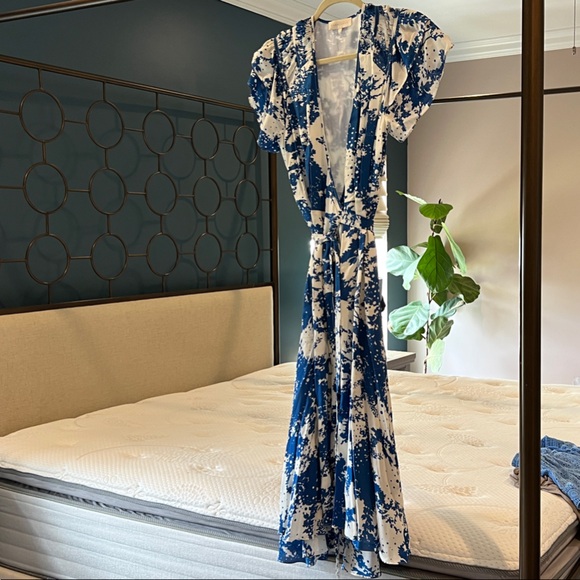 Elegant Blue and White Patterned Curtains - Picture 1 of 1